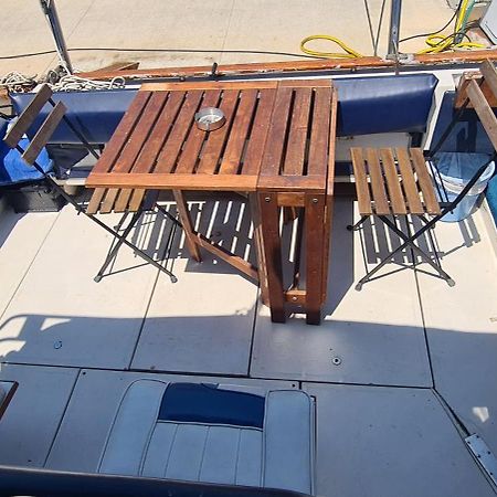 Boat To Sleep In Barcelona 호텔 산트 아드리아 데 베소스 외부 사진