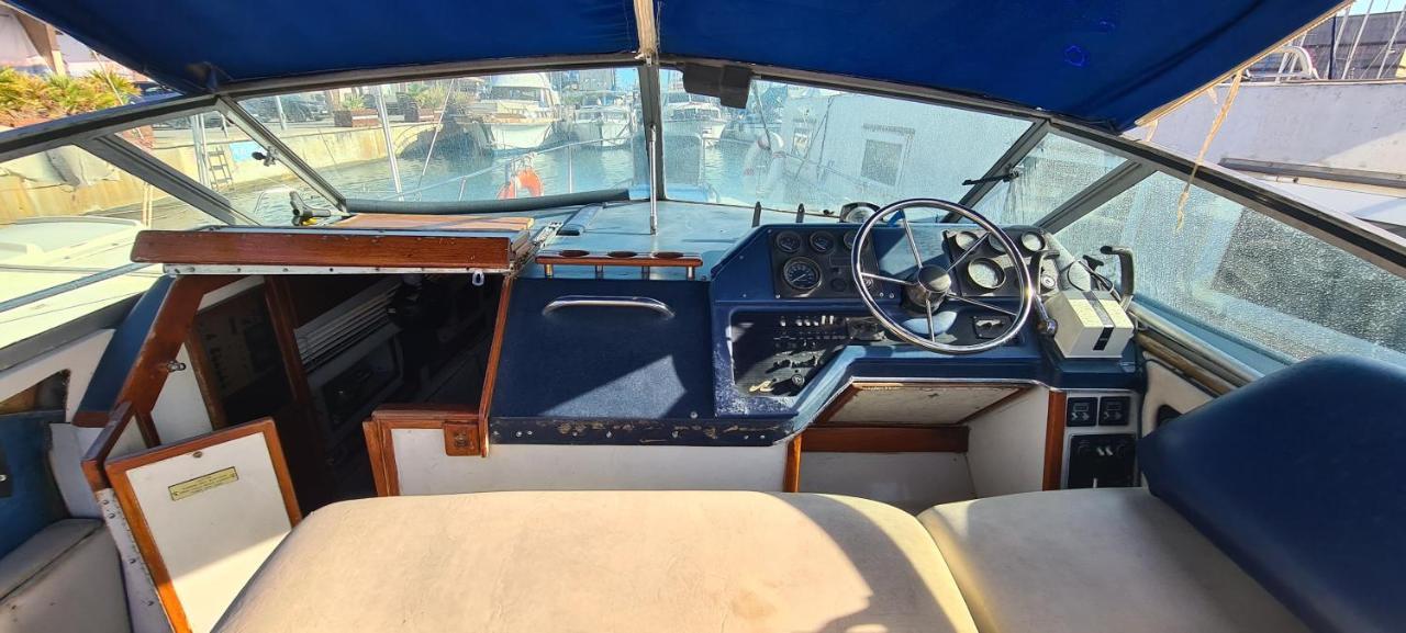 Boat To Sleep In Barcelona 호텔 산트 아드리아 데 베소스 외부 사진