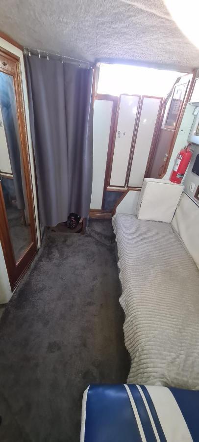 Boat To Sleep In Barcelona 호텔 산트 아드리아 데 베소스 외부 사진