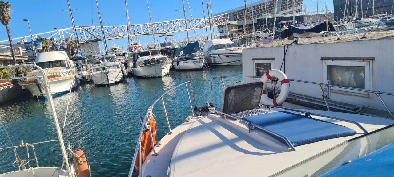 Boat To Sleep In Barcelona 호텔 산트 아드리아 데 베소스 외부 사진