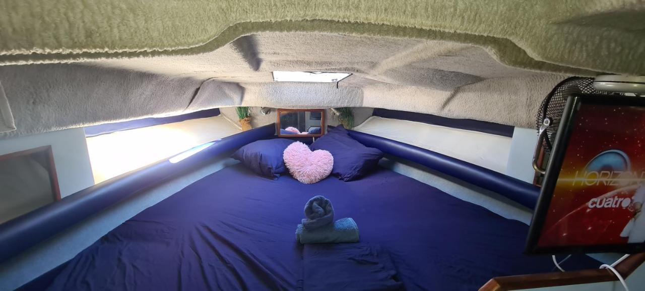 Boat To Sleep In Barcelona 호텔 산트 아드리아 데 베소스 외부 사진